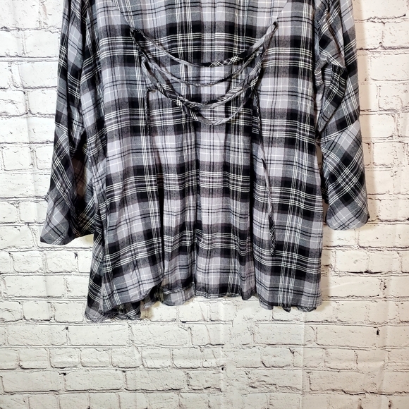 Torrid Black White Plaid Collared Tunic with Bell Cuff and Corset Back Size 2 - Picture 10 of 14